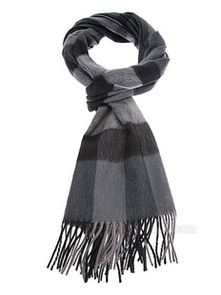 博柏利羊絨圍巾選購指南 價格、比價與品質解析